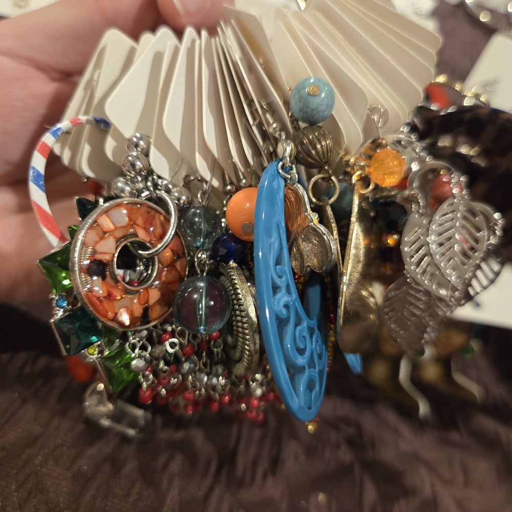 Pierced Earring Lot. Vintage & Modern. Stud & Dangle. Mixed Metals. Over 95 Pair - Picture 4 of 13